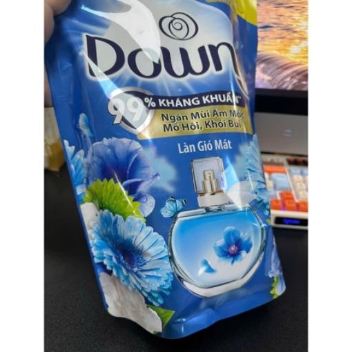 Nước Xả Vải Downy Làn Gió Mát Túi 2.2L Thơm Lâu Mềm Vải - Ảnh 2