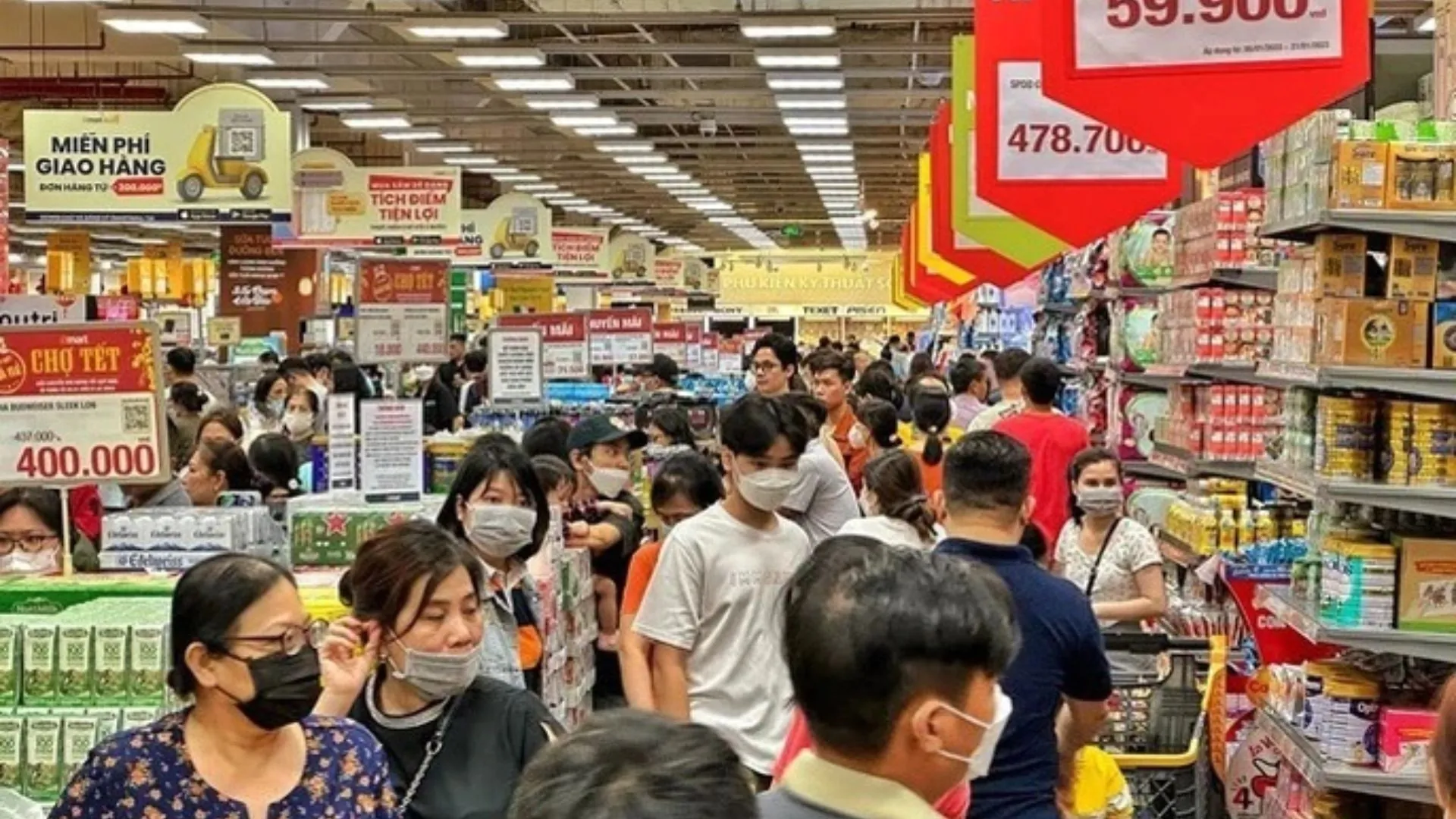 Không gian mua sắm tiện lợi và lối đi thông thoáng tại Home Fresh Mart